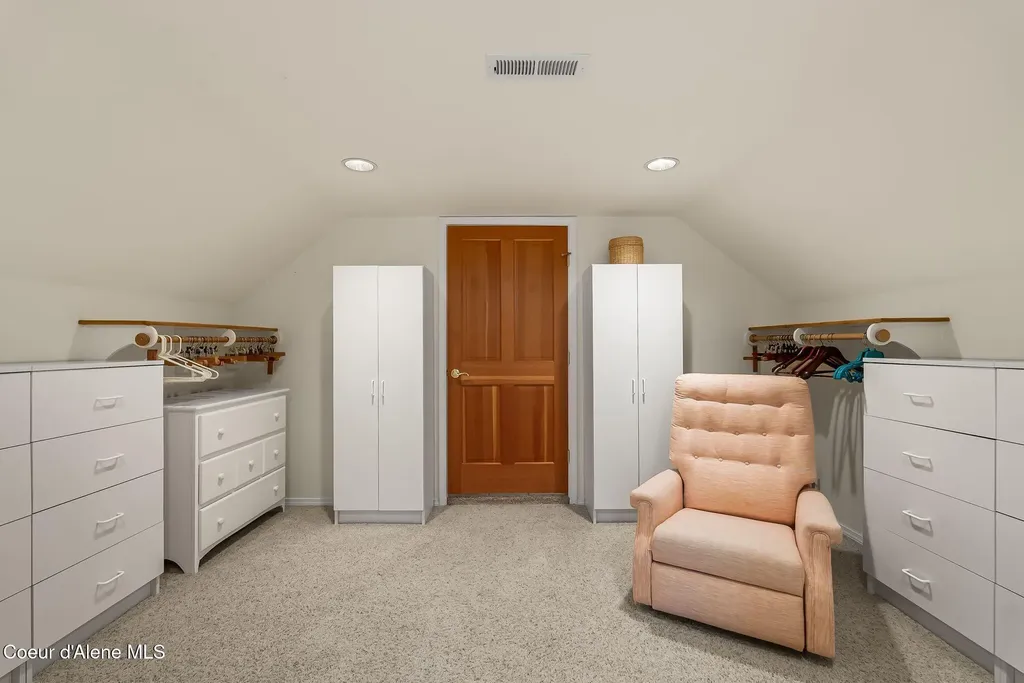 516 Kiebert Loop Hope ID 83836