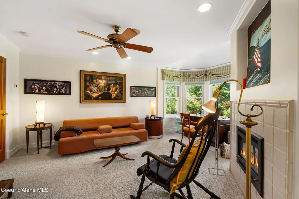 516 Kiebert Loop Hope ID 83836