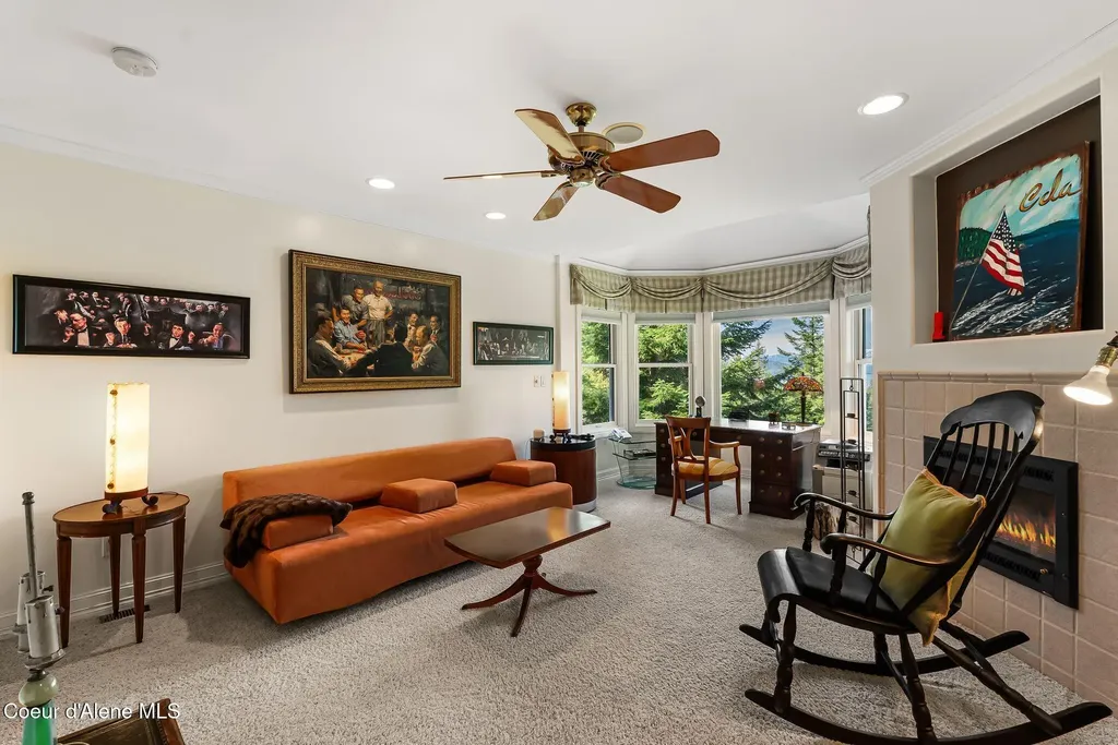 516 Kiebert Loop Hope ID 83836