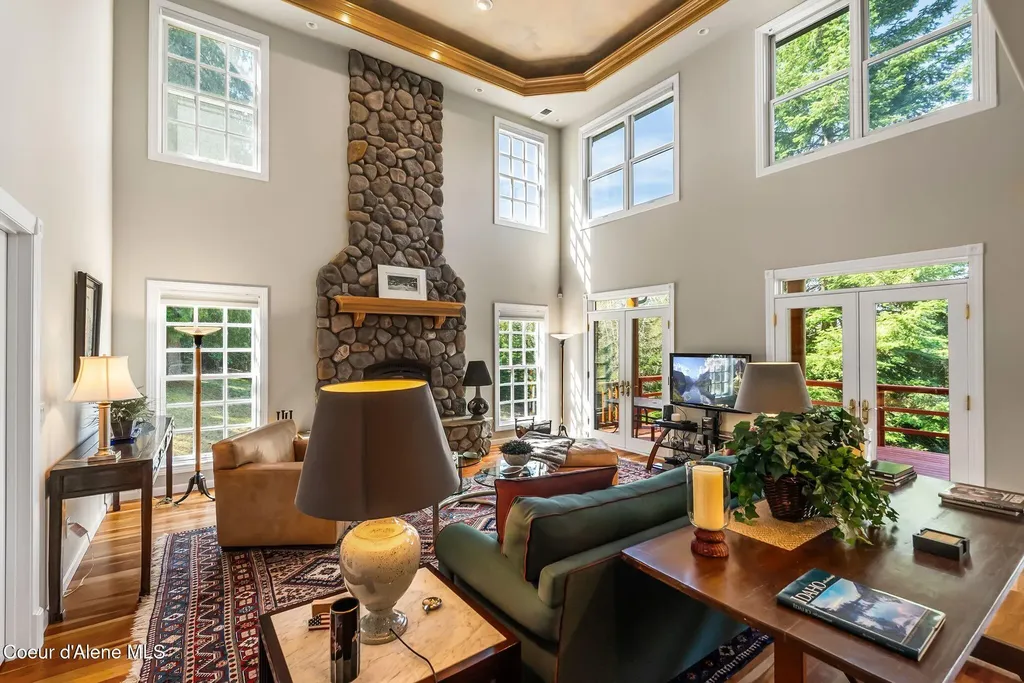 516 Kiebert Loop Hope ID 83836
