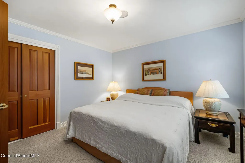 516 Kiebert Loop Hope ID 83836