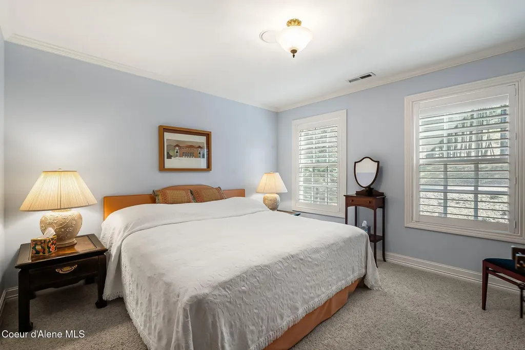 516 Kiebert Loop Hope ID 83836