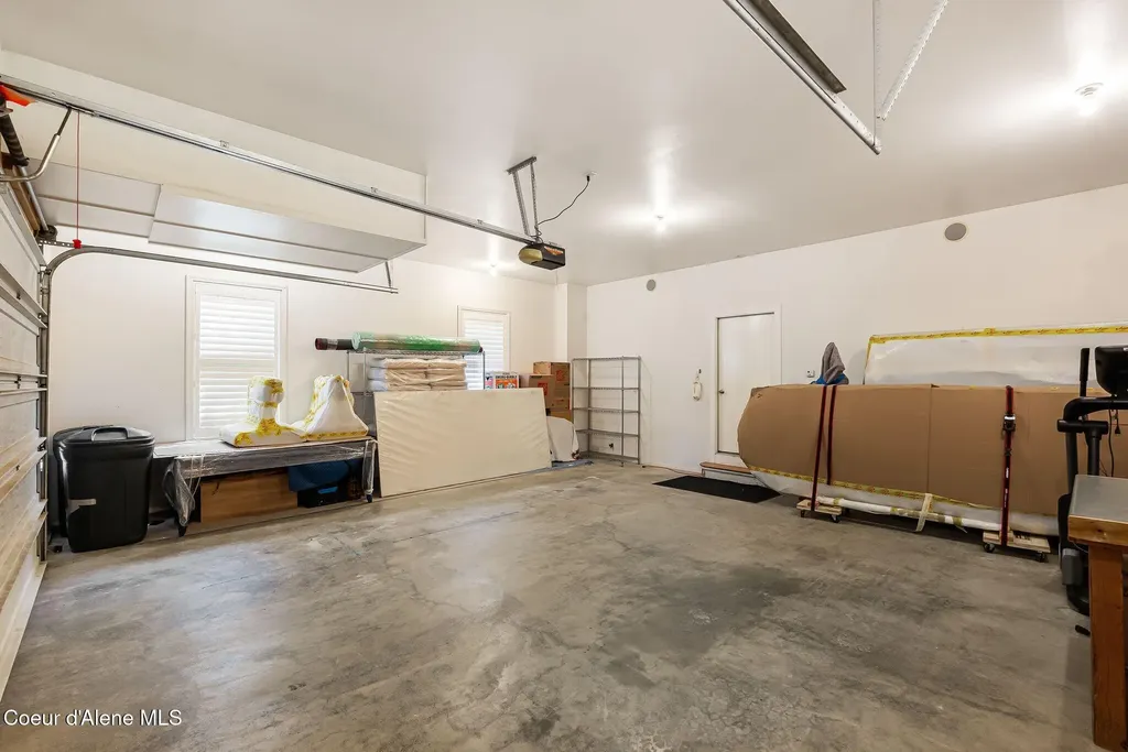 516 Kiebert Loop Hope ID 83836