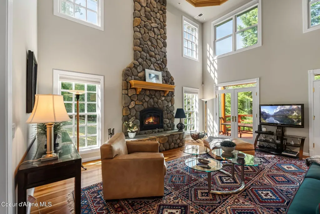 516 Kiebert Loop Hope ID 83836