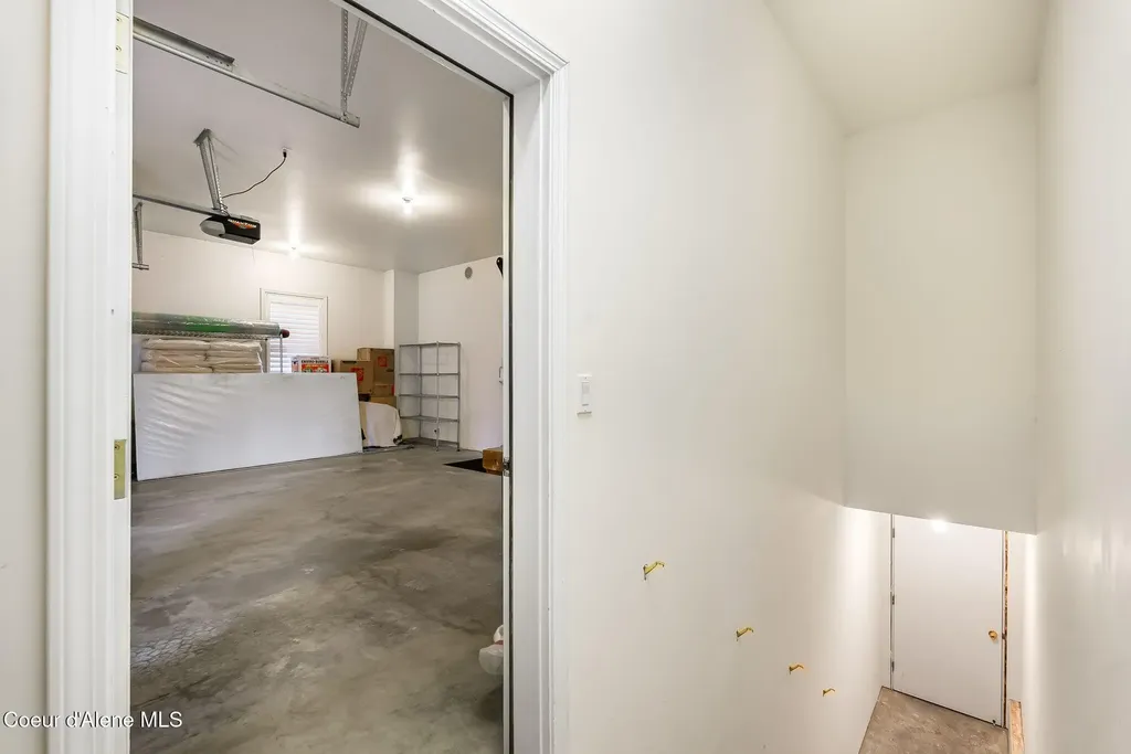 516 Kiebert Loop Hope ID 83836