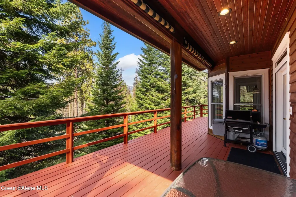 516 Kiebert Loop Hope ID 83836