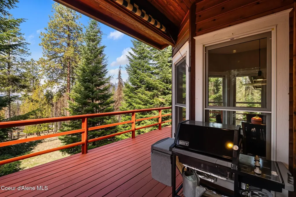 516 Kiebert Loop Hope ID 83836