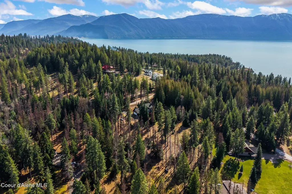 516 Kiebert Loop Hope ID 83836