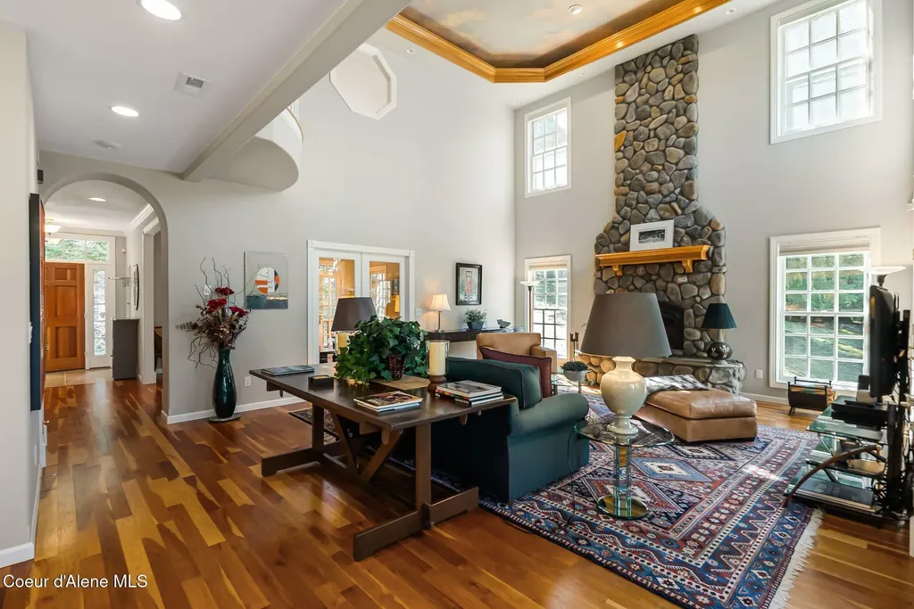 516 Kiebert Loop Hope ID 83836