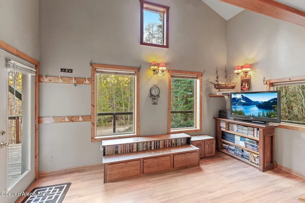 6284 Talache Road Sagle ID 83860