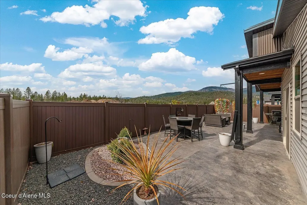 13986 N Rainier Loop Rathdrum ID 83858