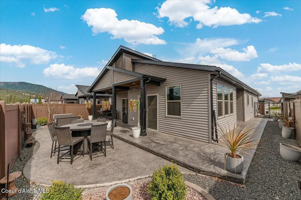 13986 N Rainier Loop Rathdrum ID 83858