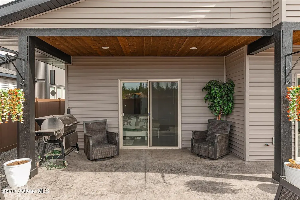 13986 N Rainier Loop Rathdrum ID 83858