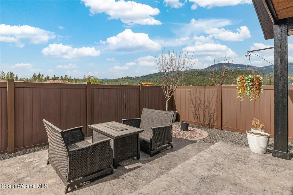 13986 N Rainier Loop Rathdrum ID 83858