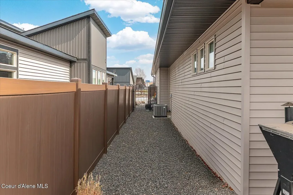 13986 N Rainier Loop Rathdrum ID 83858