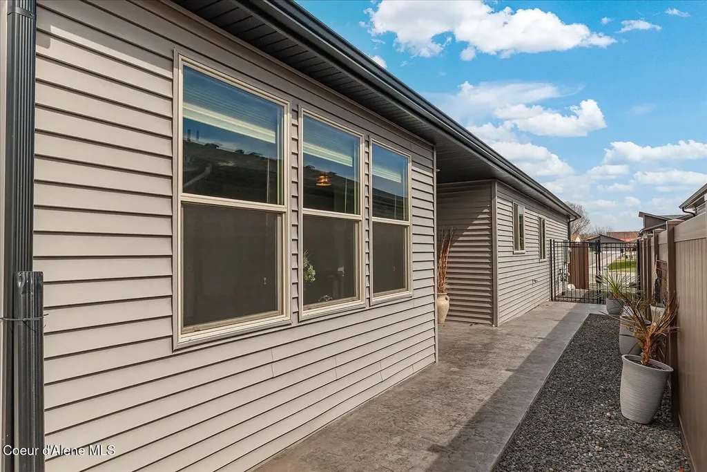 13986 N Rainier Loop Rathdrum ID 83858