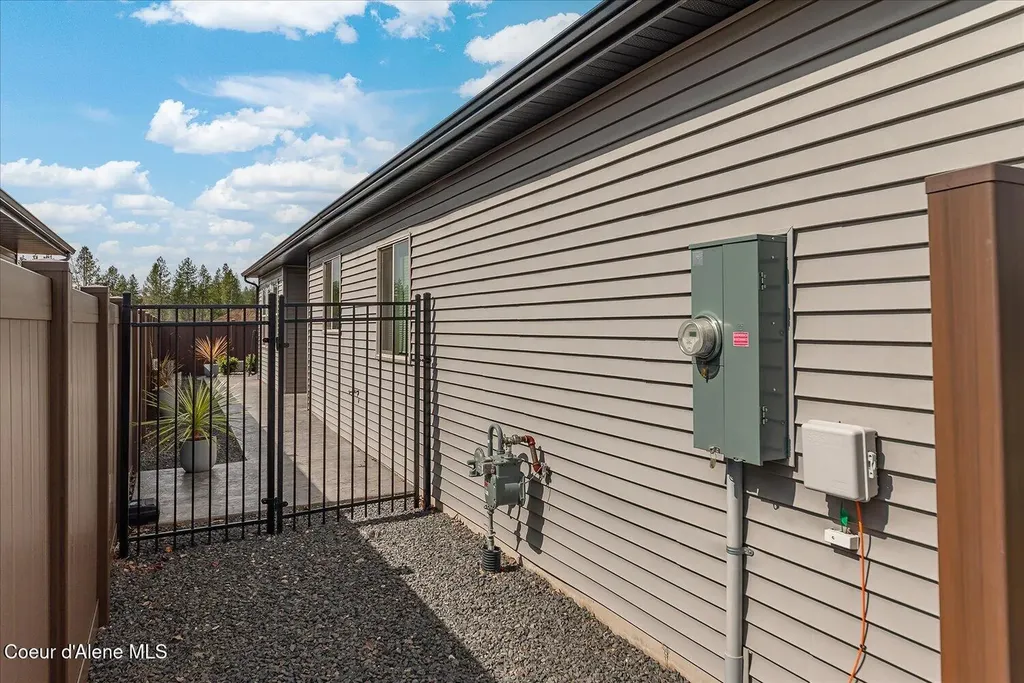 13986 N Rainier Loop Rathdrum ID 83858