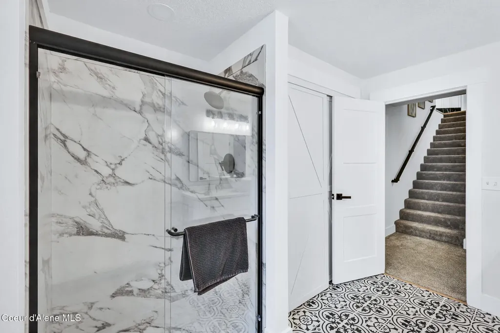 6079 E Hayden Lake Road Hayden ID 83835