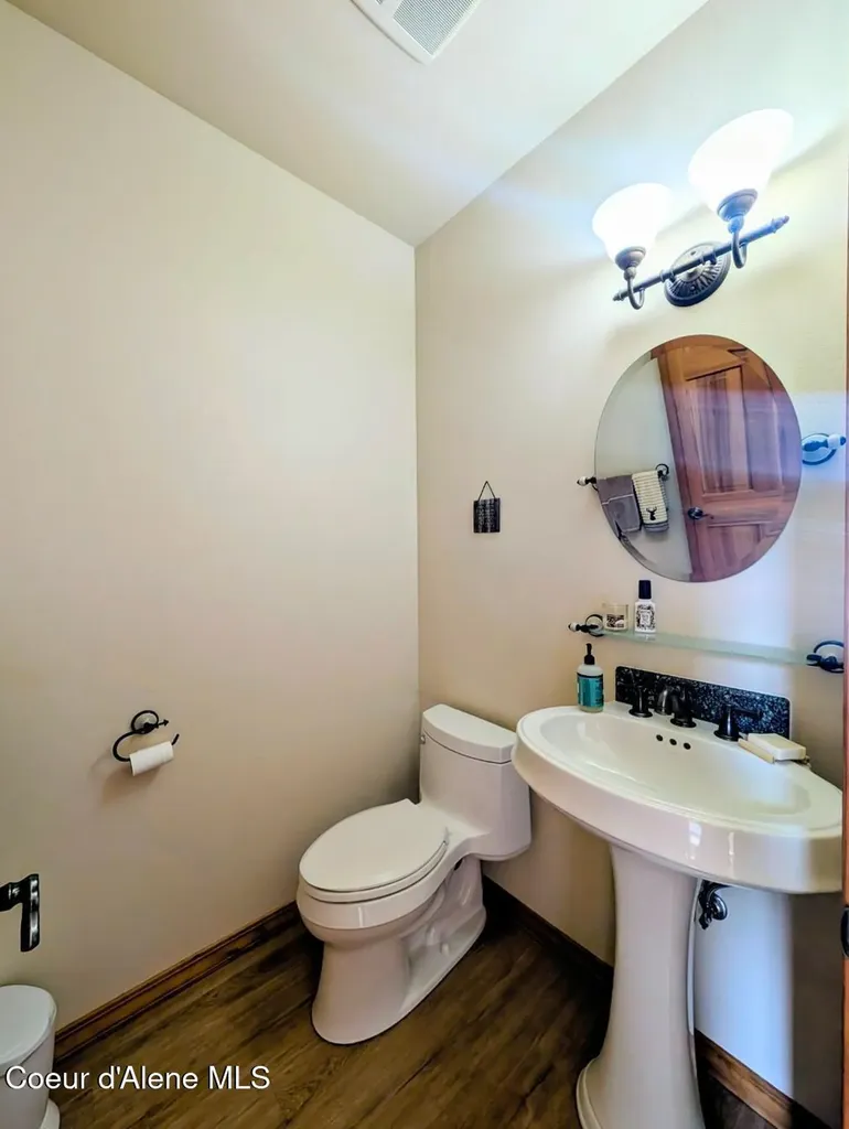 845 Cougar Road Naples ID 83847