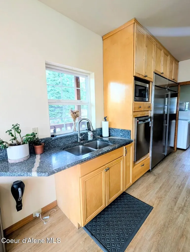 845 Cougar Road Naples ID 83847