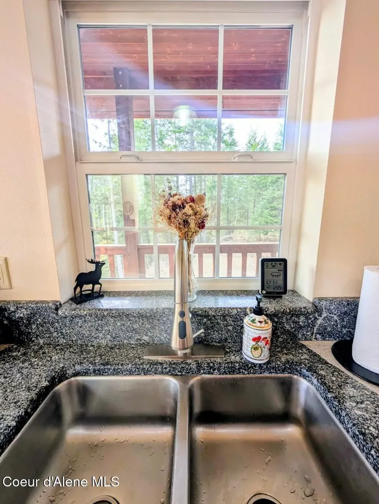 845 Cougar Road Naples ID 83847