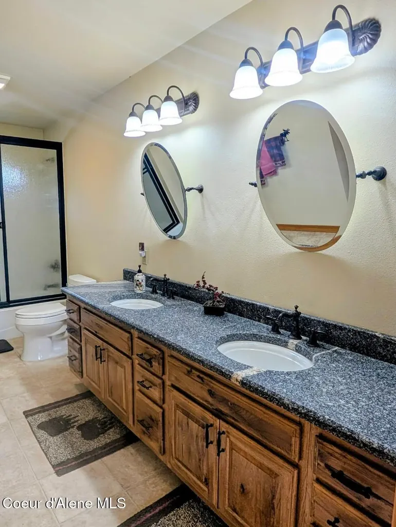 845 Cougar Road Naples ID 83847