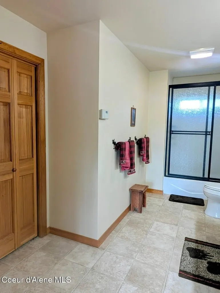 845 Cougar Road Naples ID 83847