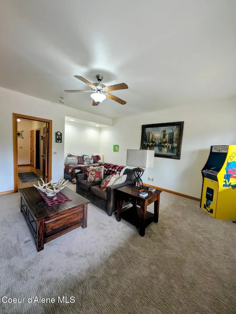 845 Cougar Road Naples ID 83847
