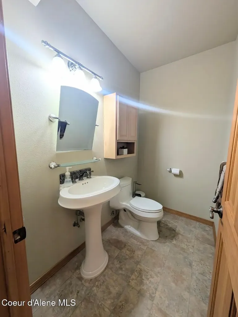 845 Cougar Road Naples ID 83847