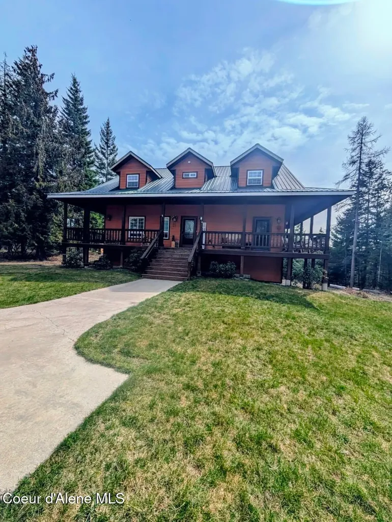 845 Cougar Road Naples ID 83847