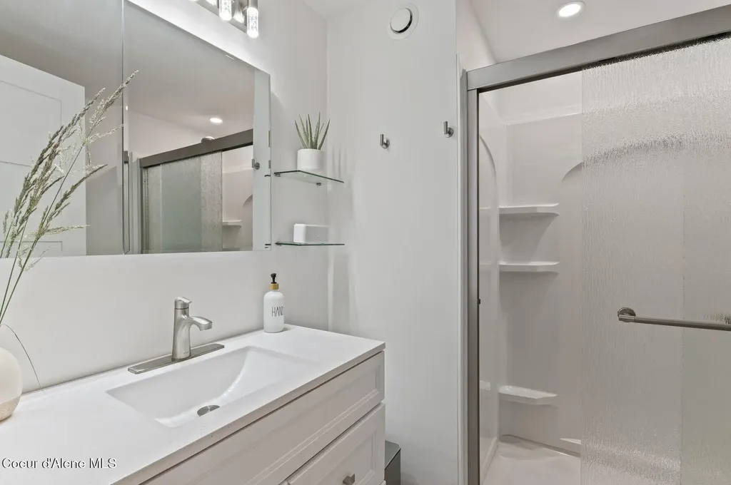302 School Road Hope ID 83836