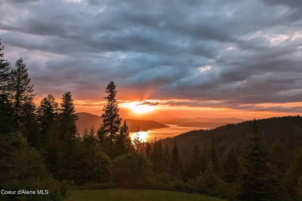 3467 E Sunset Drive Harrison ID 83833