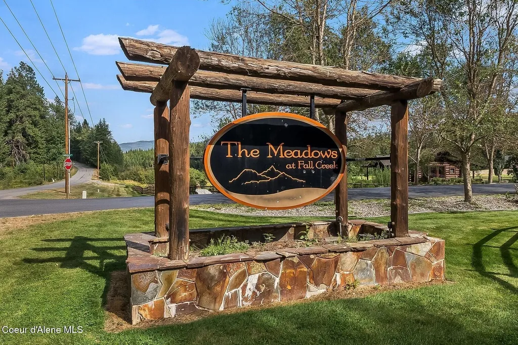 534 Saddleback Drive Naples ID 83847