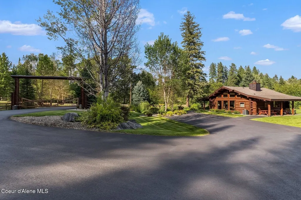 534 Saddleback Drive Naples ID 83847