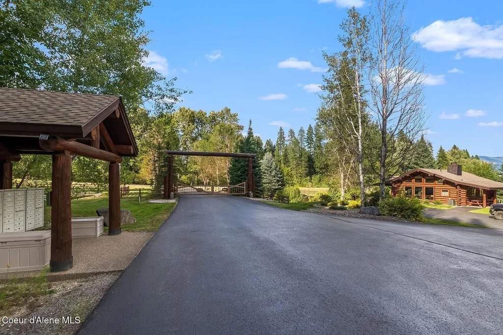 534 Saddleback Drive Naples ID 83847