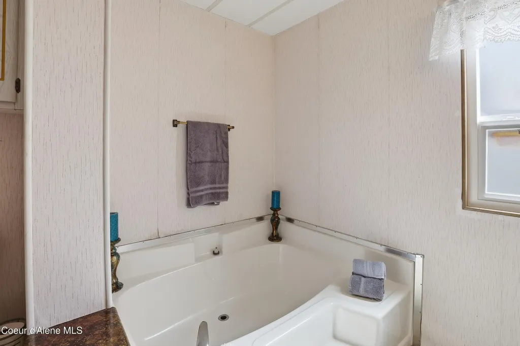 23160 S Madrona Loop Worley ID 83876