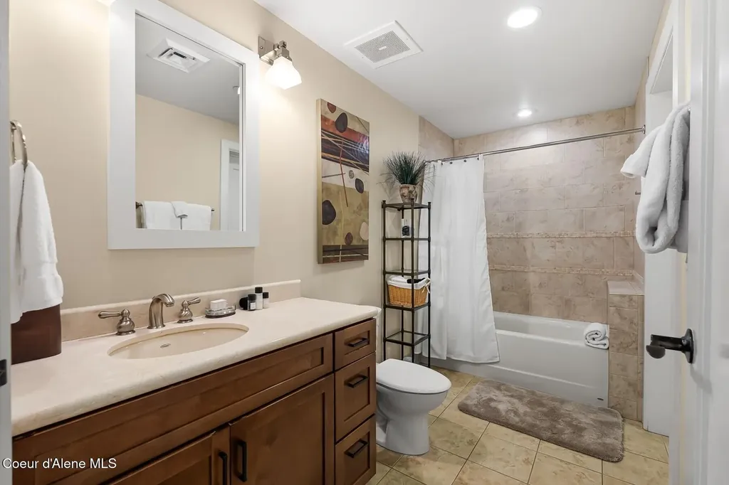 412 Sandpoint Avenue Sandpoint ID 83864
