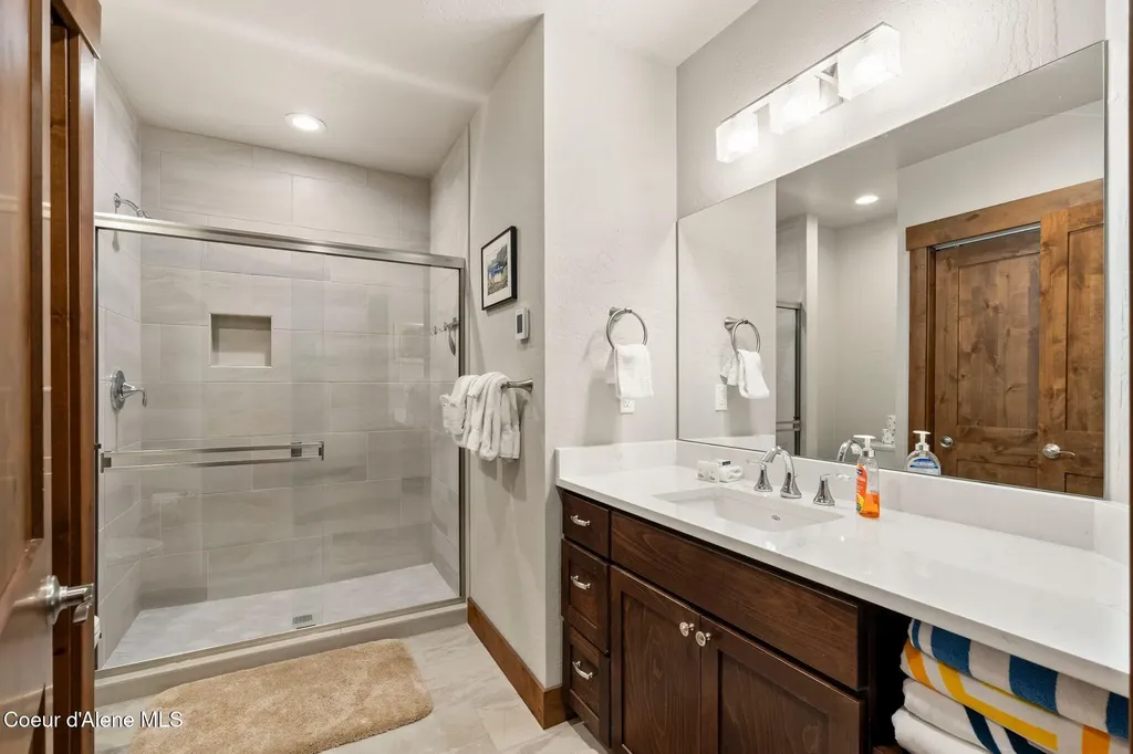 511 Guthrie Place Dover ID 83825