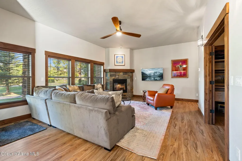 511 Guthrie Place Dover ID 83825