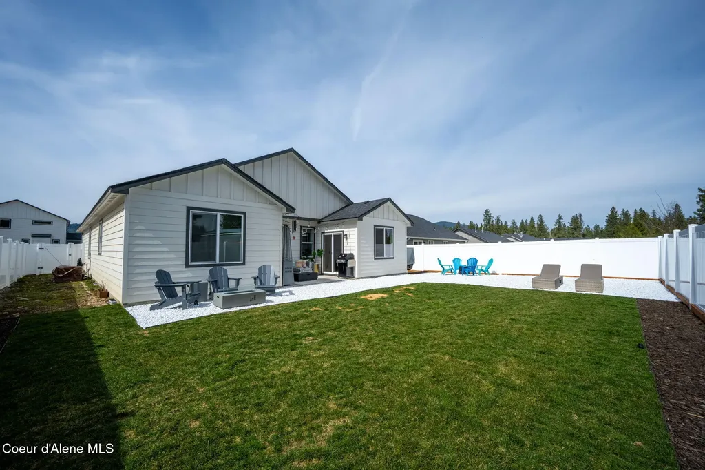 16037 N Hadley Loop Rathdrum ID 83858
