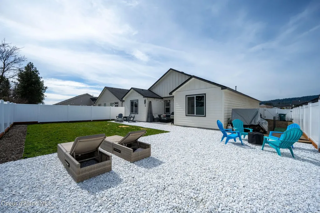 16037 N Hadley Loop Rathdrum ID 83858