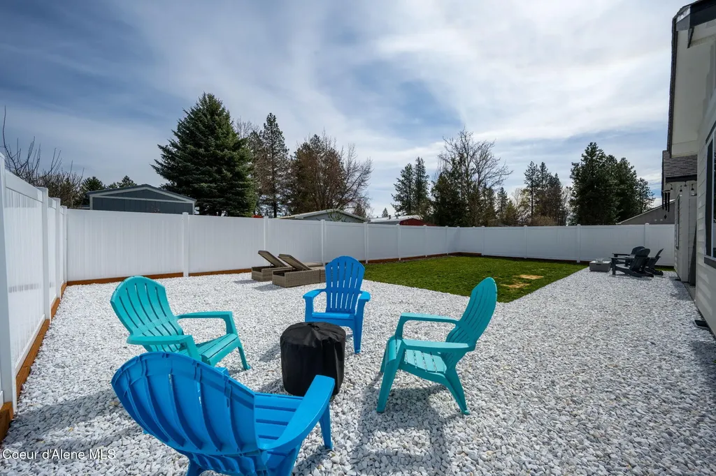 16037 N Hadley Loop Rathdrum ID 83858