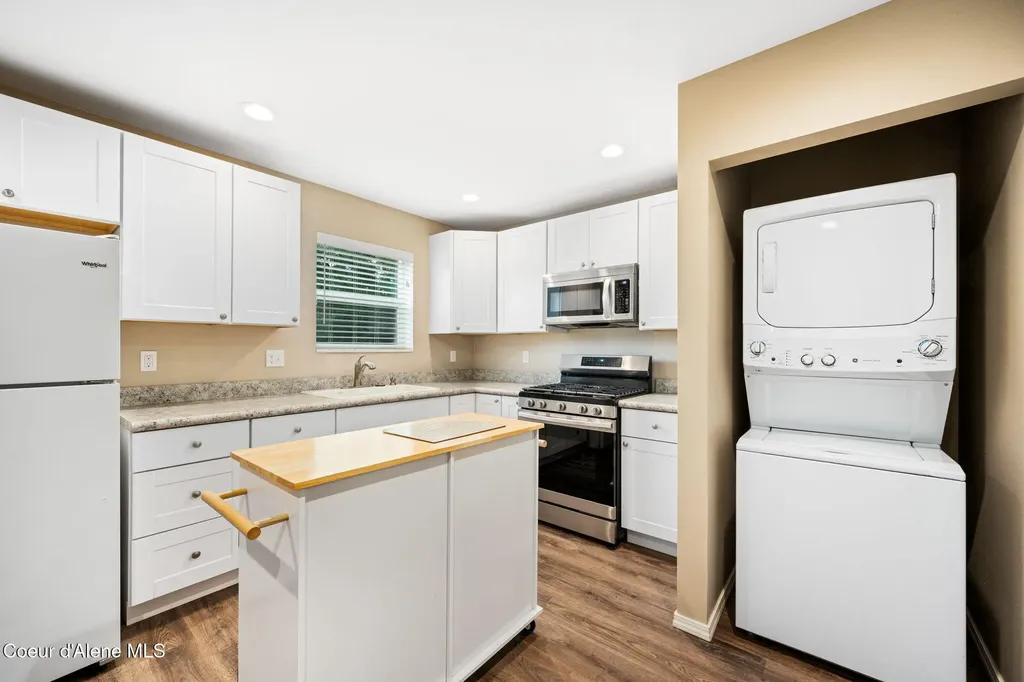 8917 E Riley Loop Athol ID 83801