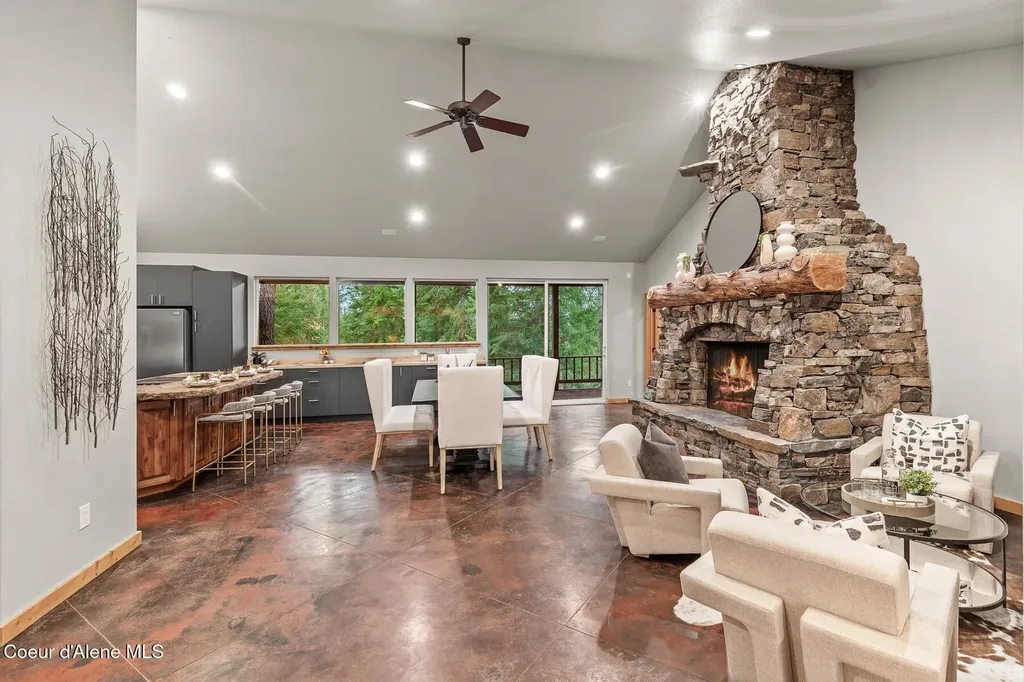 672 Hopkins Road Sandpoint ID 83864