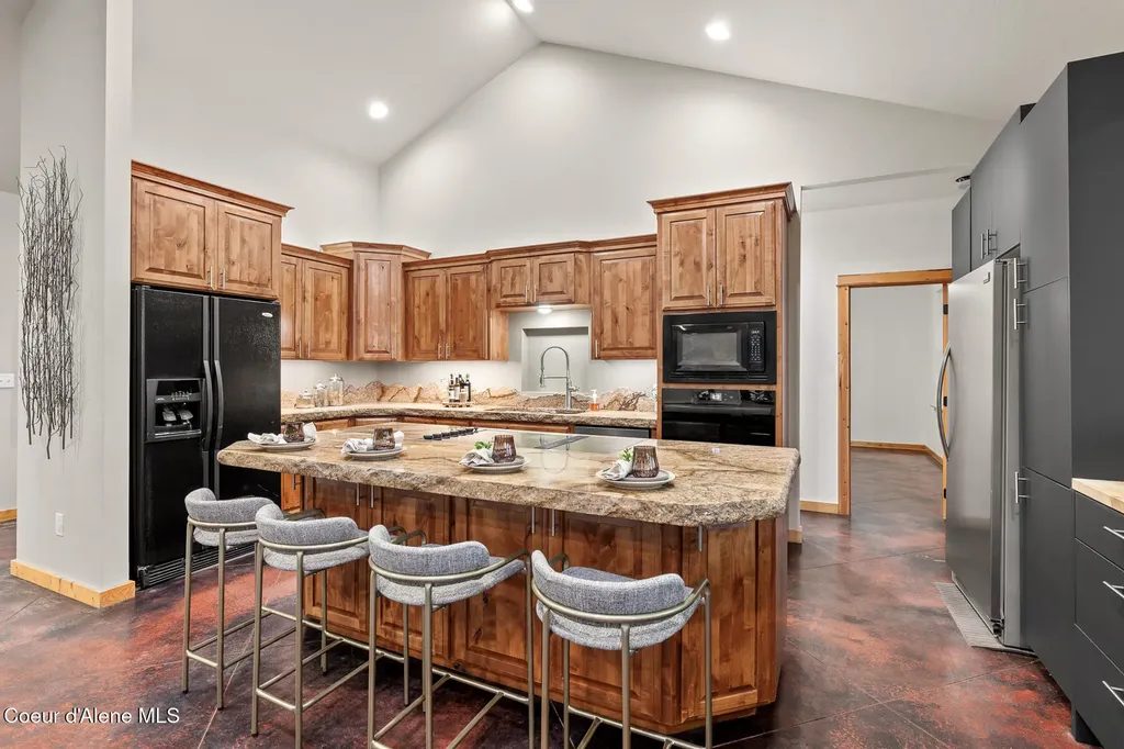 672 Hopkins Road Sandpoint ID 83864