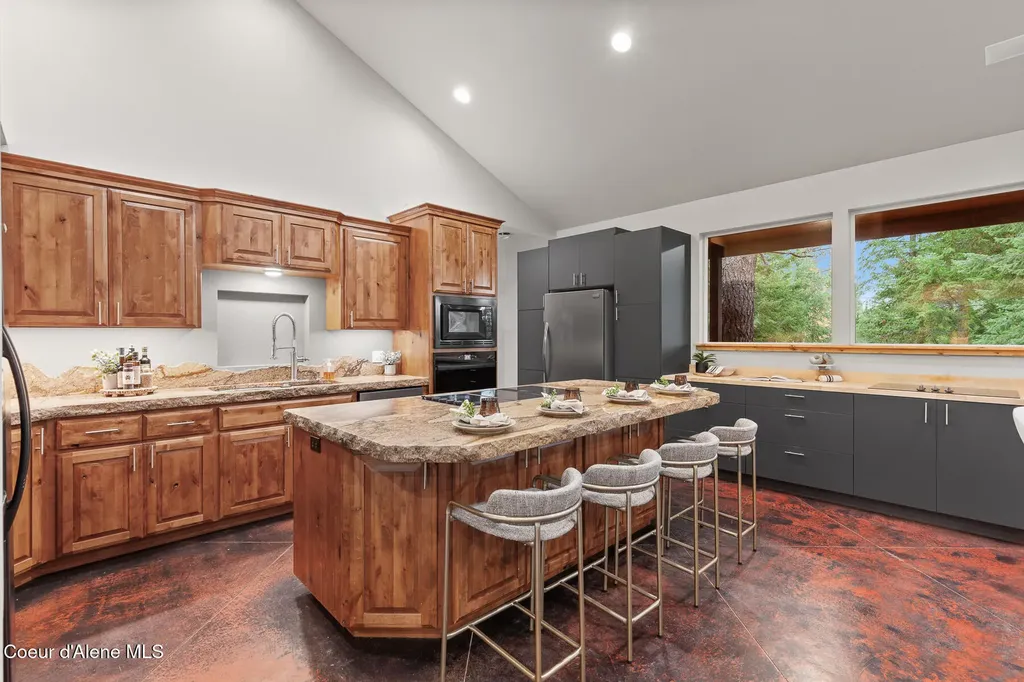 672 Hopkins Road Sandpoint ID 83864