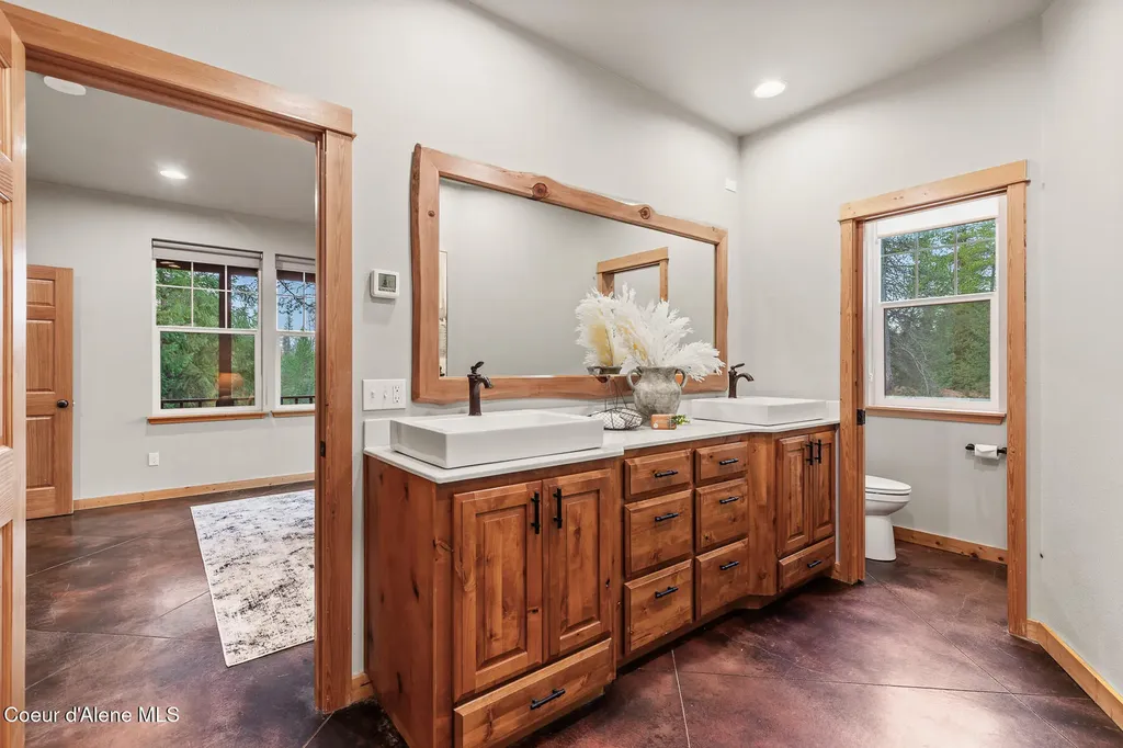 672 Hopkins Road Sandpoint ID 83864