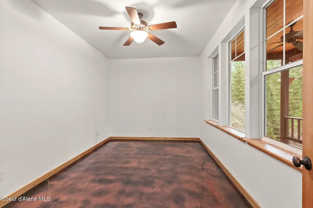 672 Hopkins Road Sandpoint ID 83864