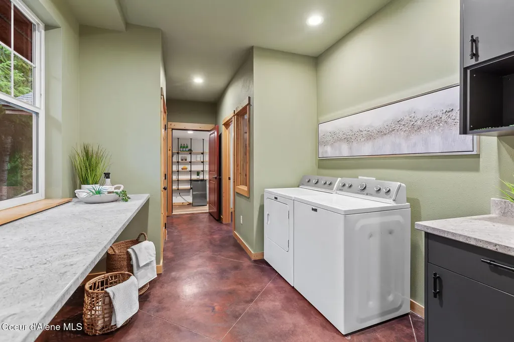 672 Hopkins Road Sandpoint ID 83864