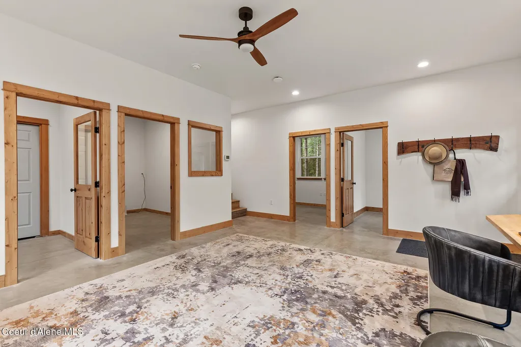 672 Hopkins Road Sandpoint ID 83864